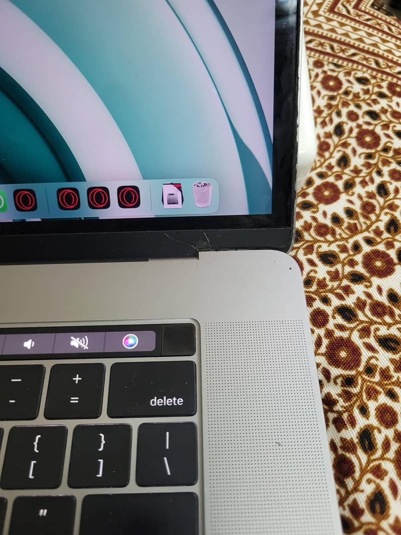 macbook pro 2017 15 inch 4