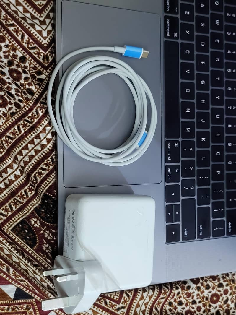 macbook pro 2017 15 inch 9