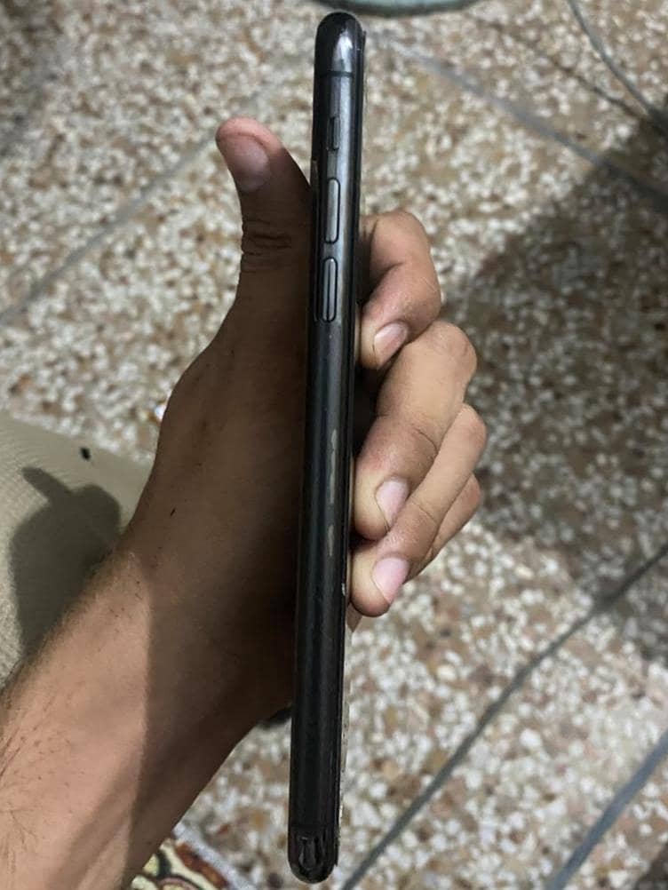 Apple iPhone 11 Pro Max 2