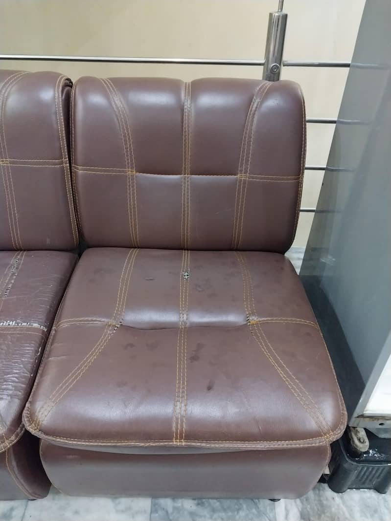 4 seater sofa 0