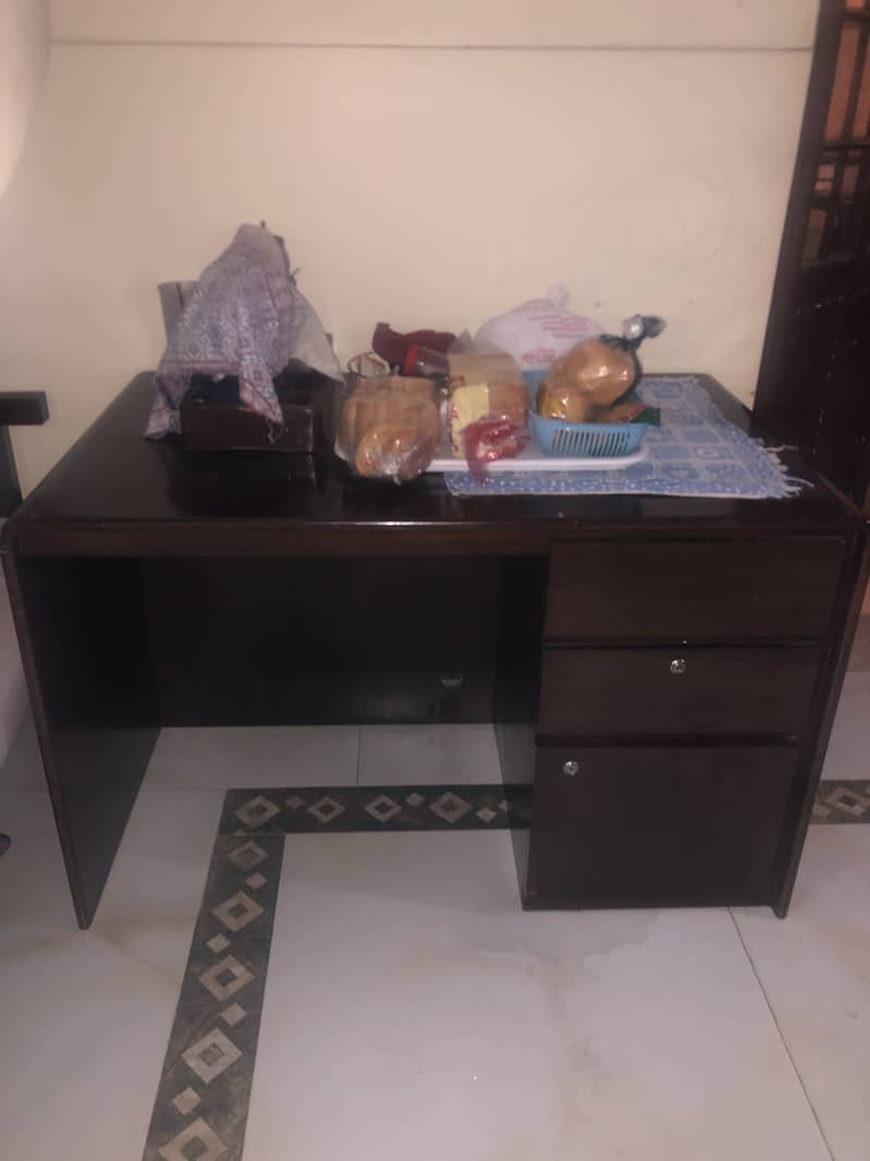 Office table desk 1