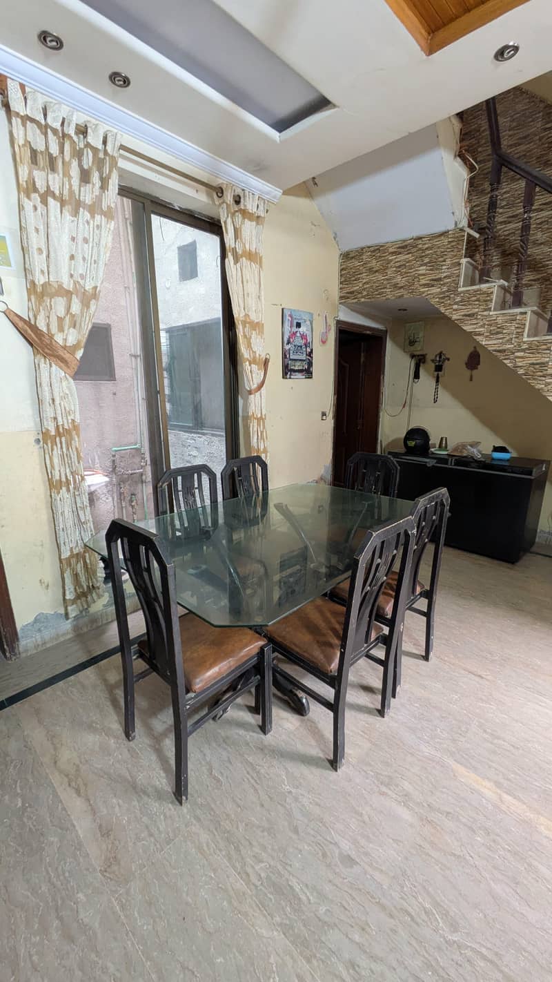 used Dining table with 6 chairs 0