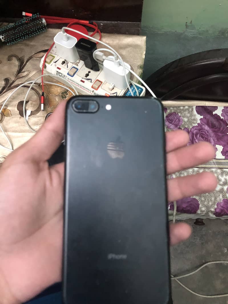 Apple iPhone 7 Plus 5