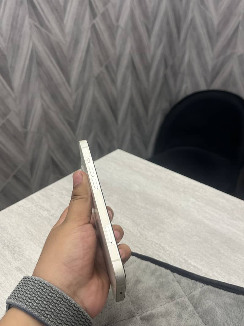 Apple iPhone 13 3