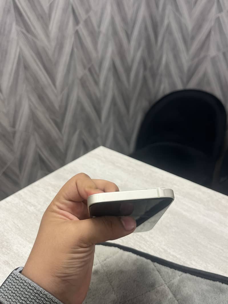 Apple iPhone 13 4