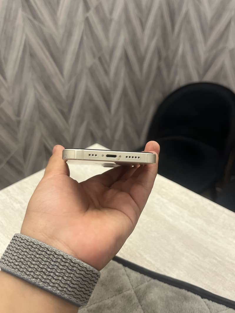 Apple iPhone 13 5