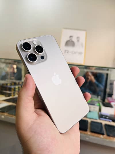 Apple iPhone 15 Pro Max - jv