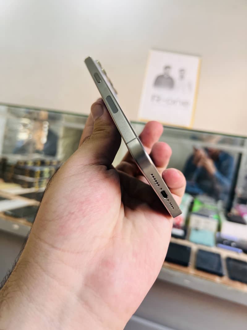 Apple iPhone 15 Pro Max - jv 1