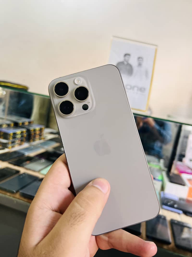 Apple iPhone 15 Pro Max - jv 3