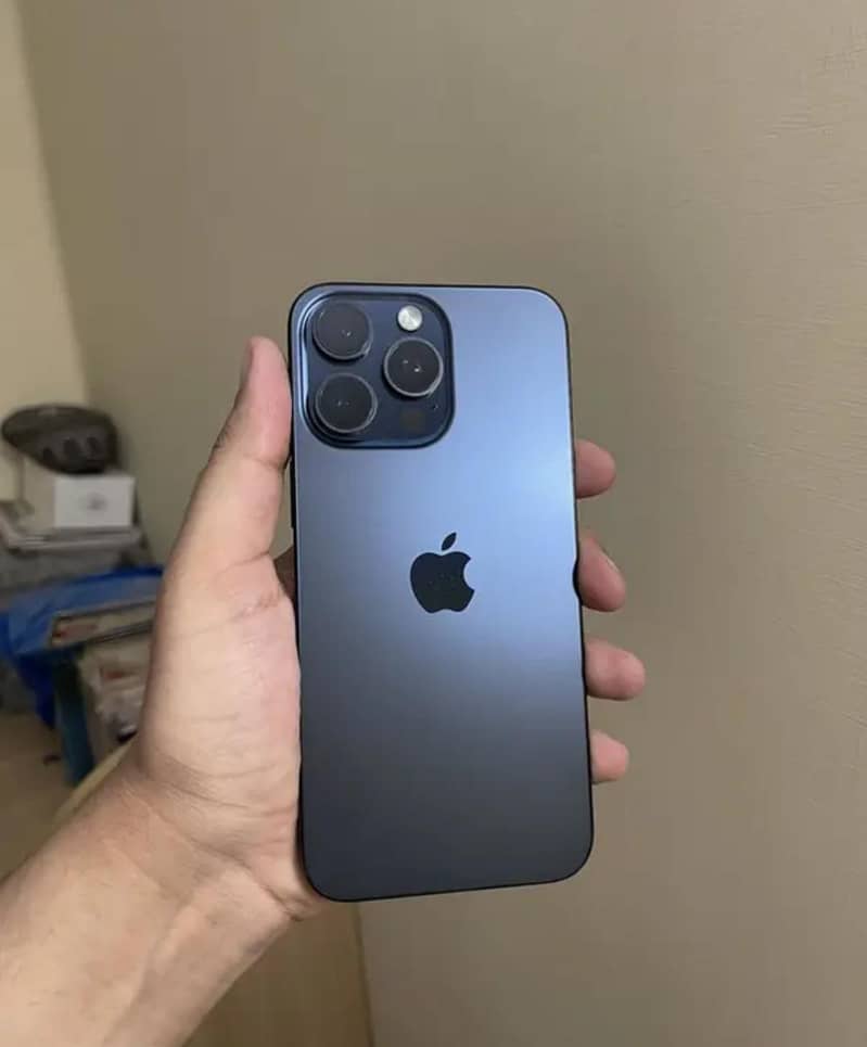 Apple iPhone 15 Pro Max 0