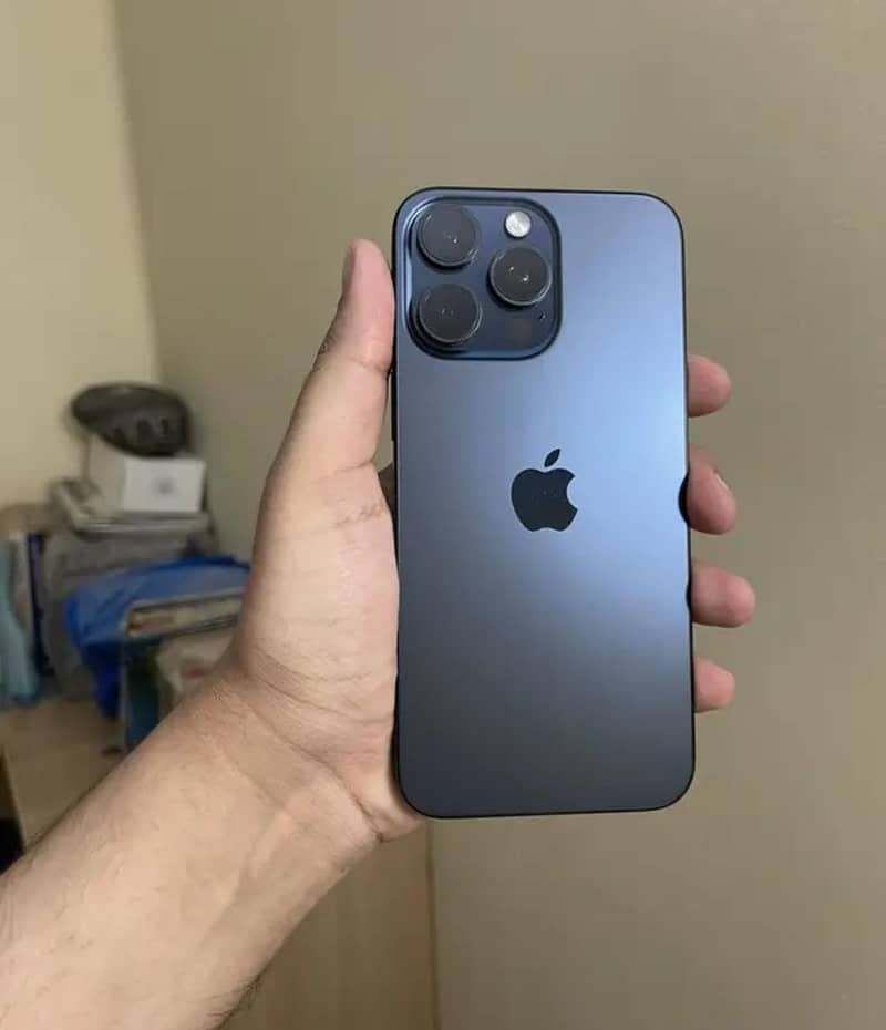 Apple iPhone 15 Pro Max 1