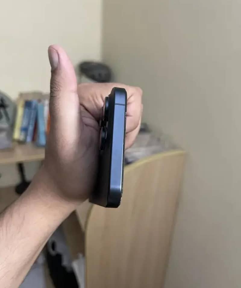 Apple iPhone 15 Pro Max 2
