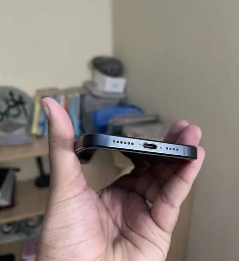 Apple iPhone 15 Pro Max 6