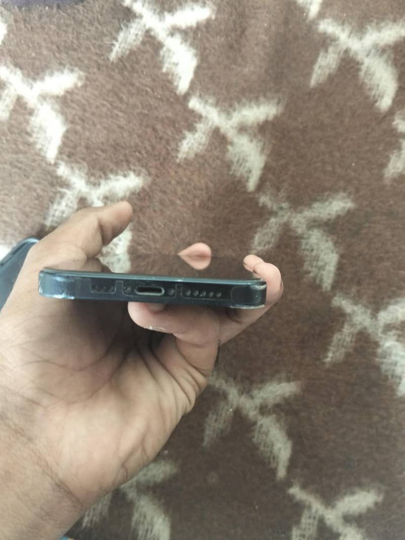 Apple iPhone 12 3
