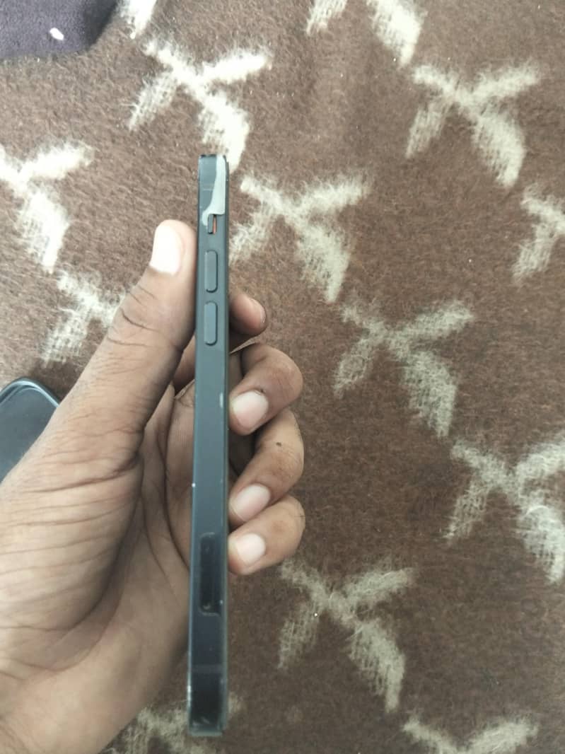 Apple iPhone 12 4