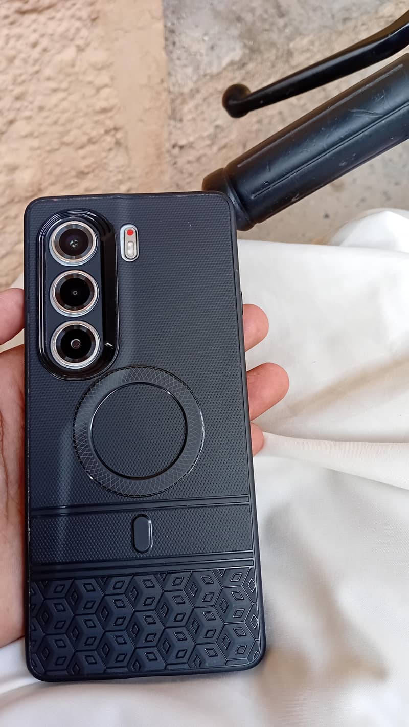 Tecno CAMON 40 Pro 8