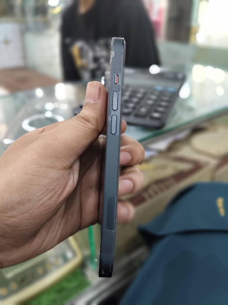 Apple iPhone 14 3