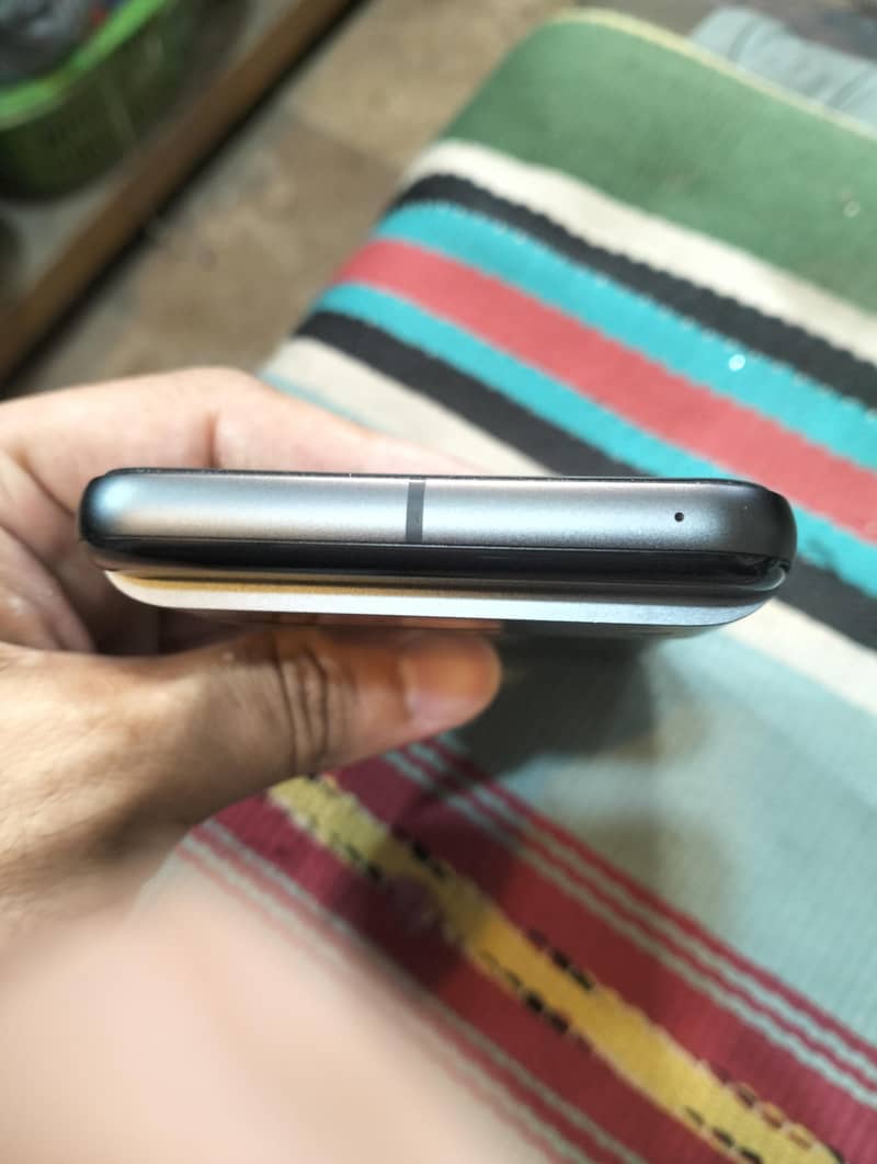 Google Pixel 8 4