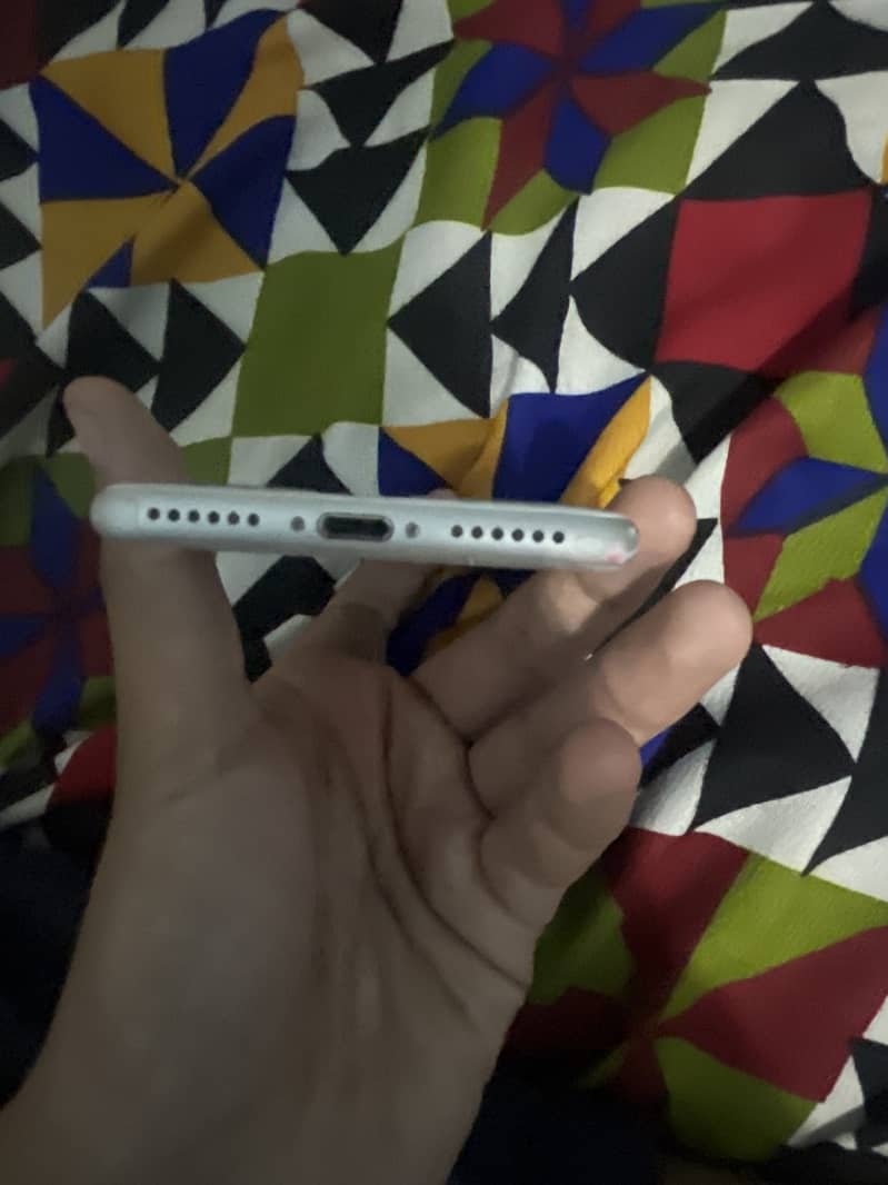 Apple iPhone 8 3