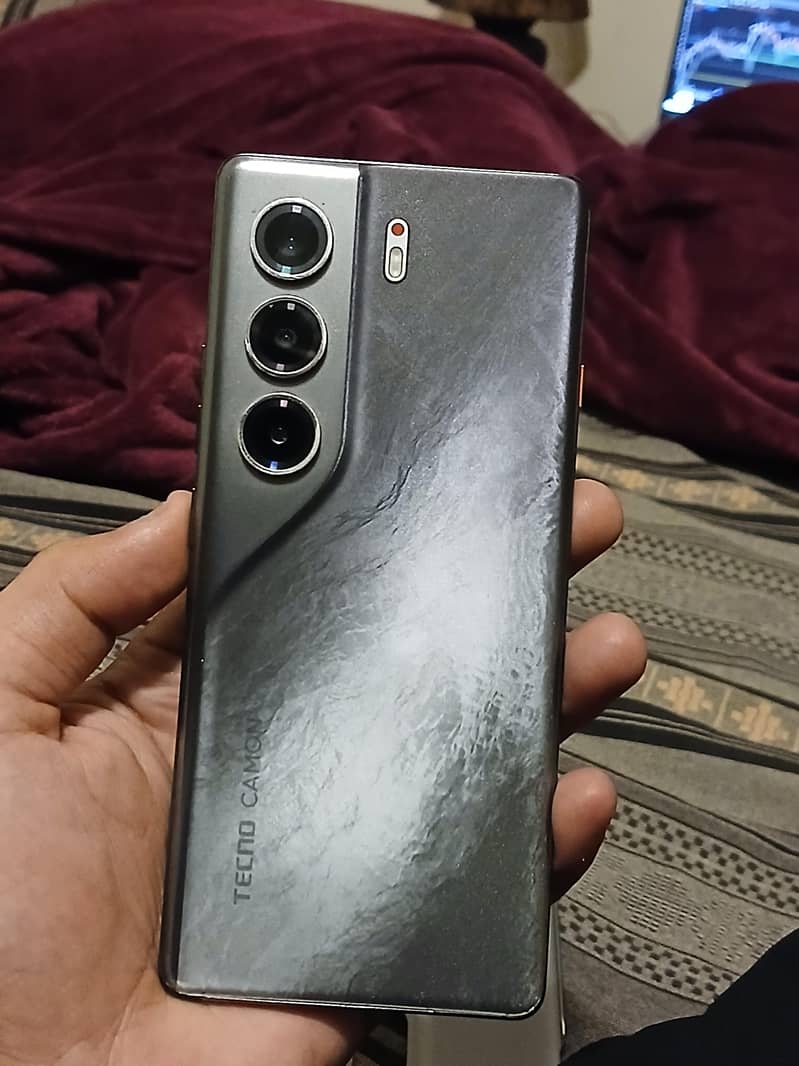Tecno CAMON 40 Pro 4