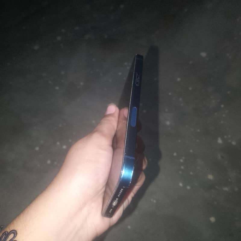 Apple iPhone 12 3