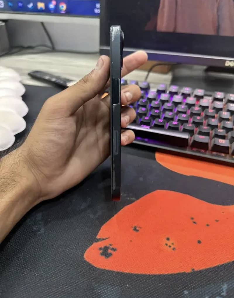 Apple iPhone 13 1