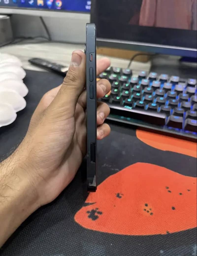 Apple iPhone 13 4