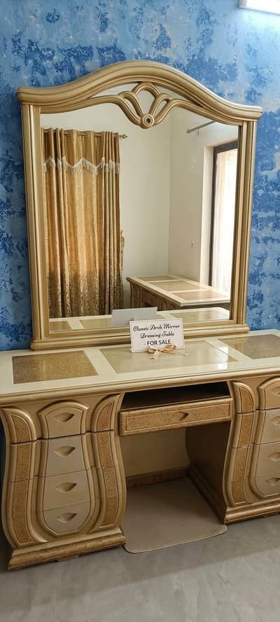 Beautiful Deco Paint Dressing Table with Arched Mirror for Sale