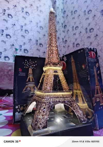Ravensburger 3D Eiffel Tower Puzzle 216 Pieces + LED. /8 piece missing