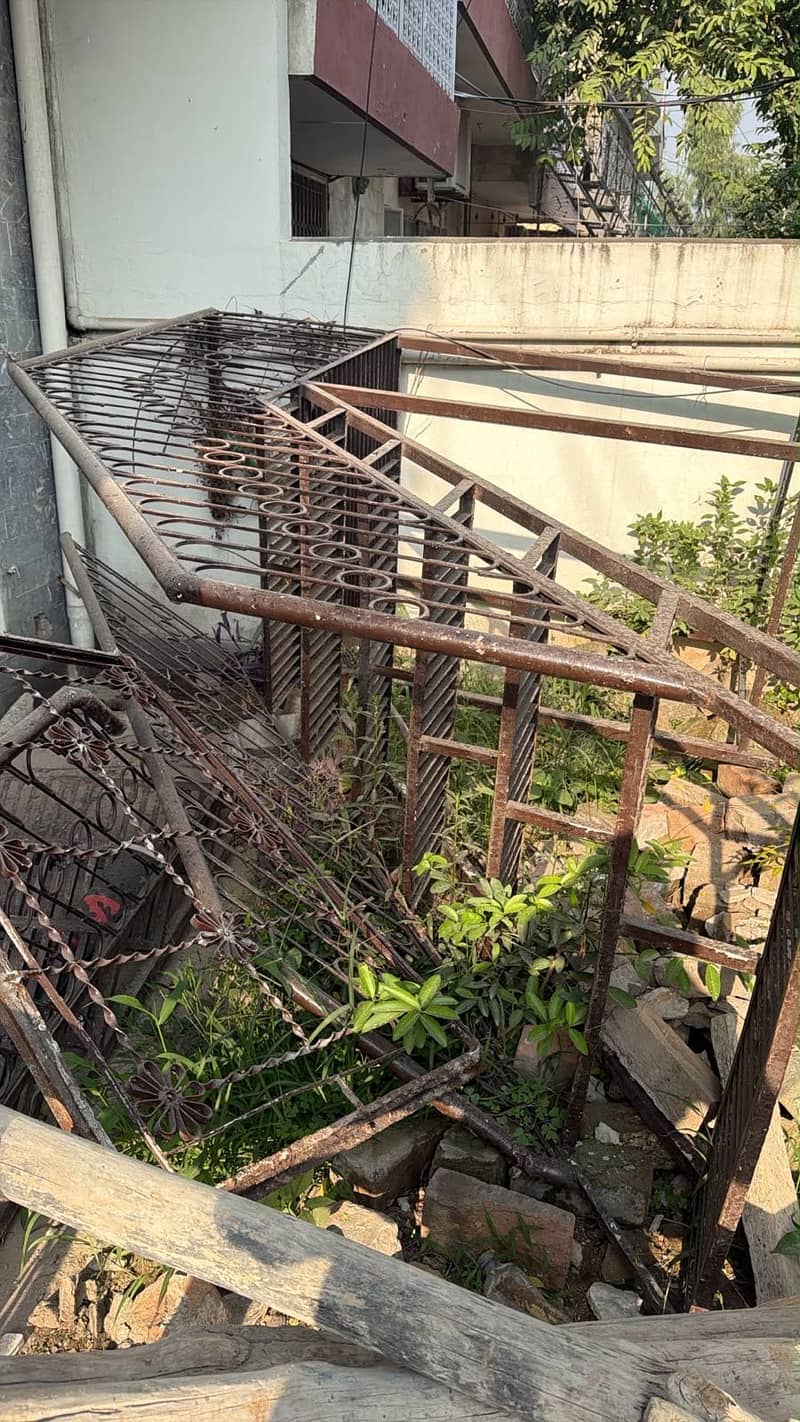 Solid Iron Stairs 0