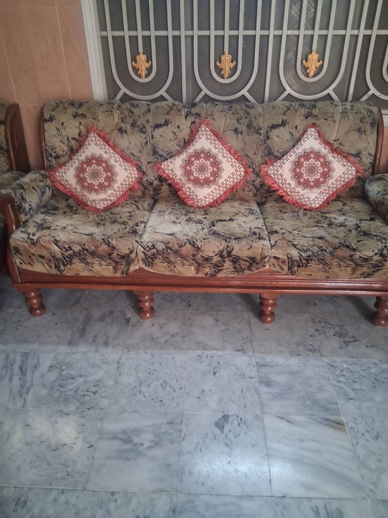 5 seaters sofa 3