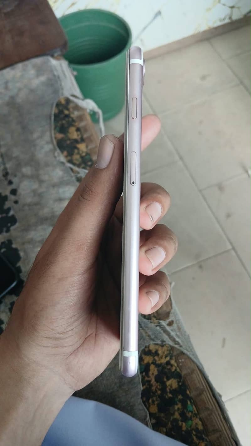 Apple iPhone 7 Plus 2