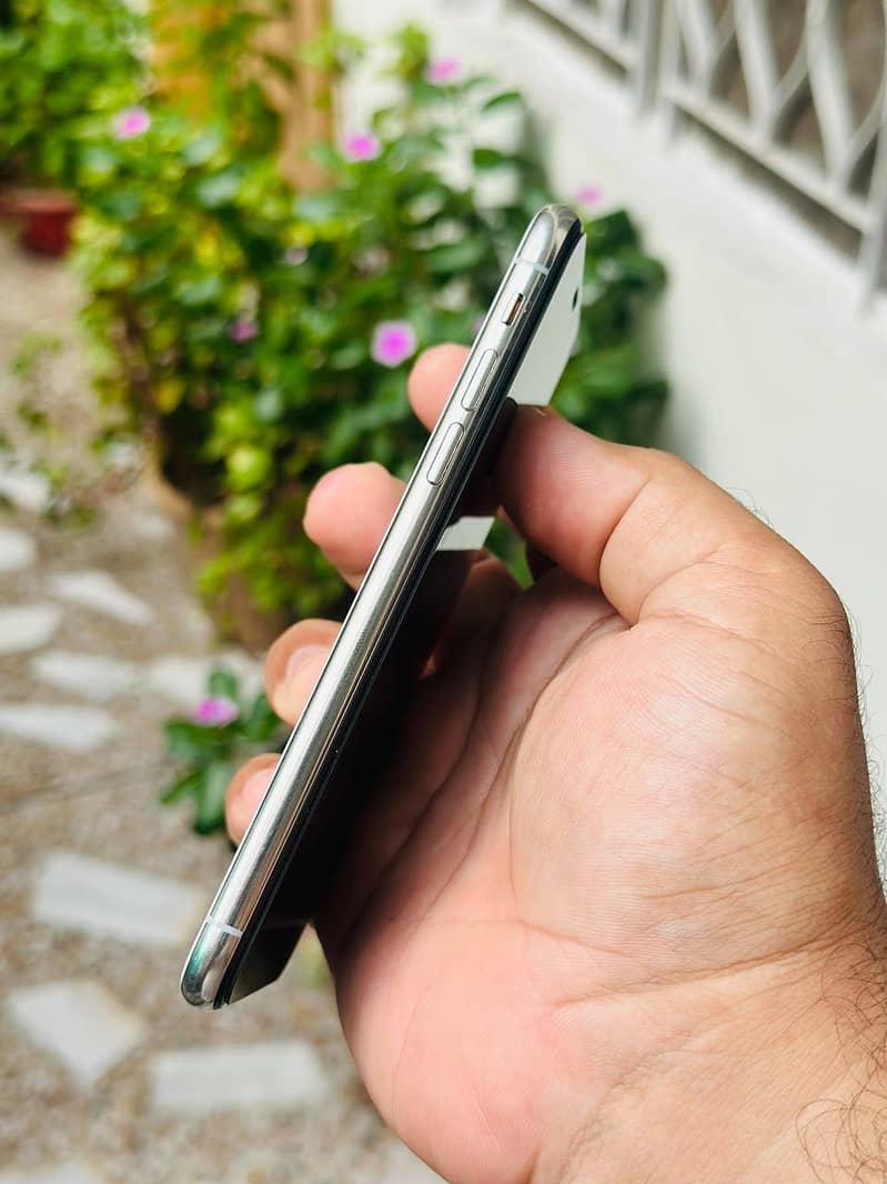 Apple iPhone X 5