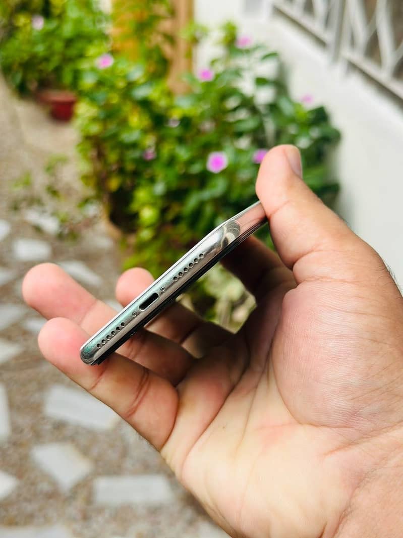 Apple iPhone X 6