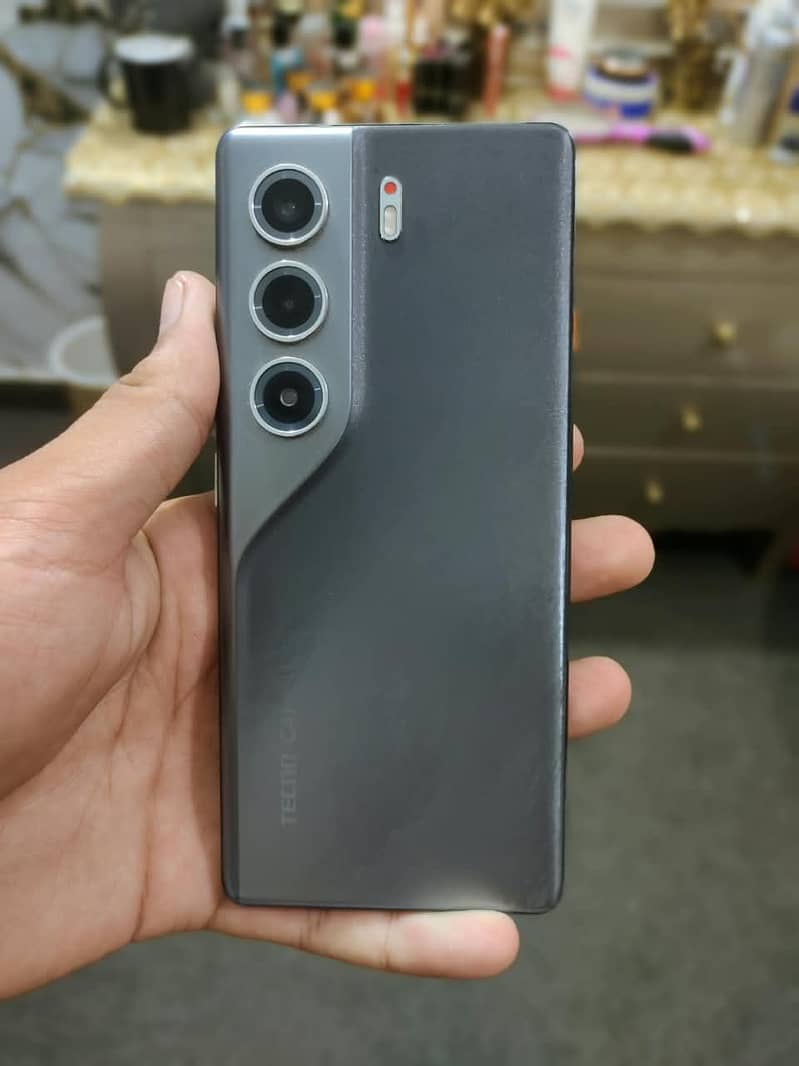 Tecno CAMON 40 Pro 0