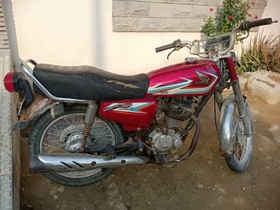 Honda 125 Good Condition urgent Sale krni hai Raat tak 8/10 condition