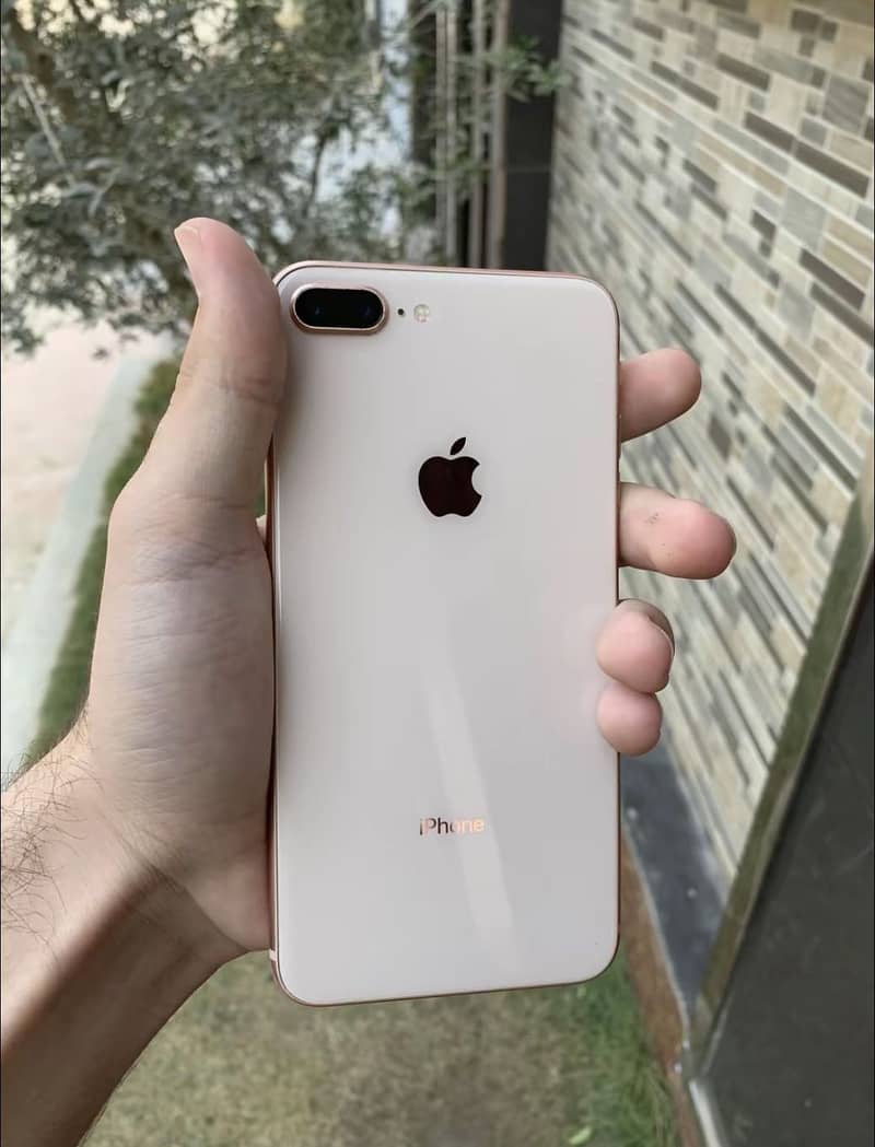 Apple iPhone 8 Plus 0