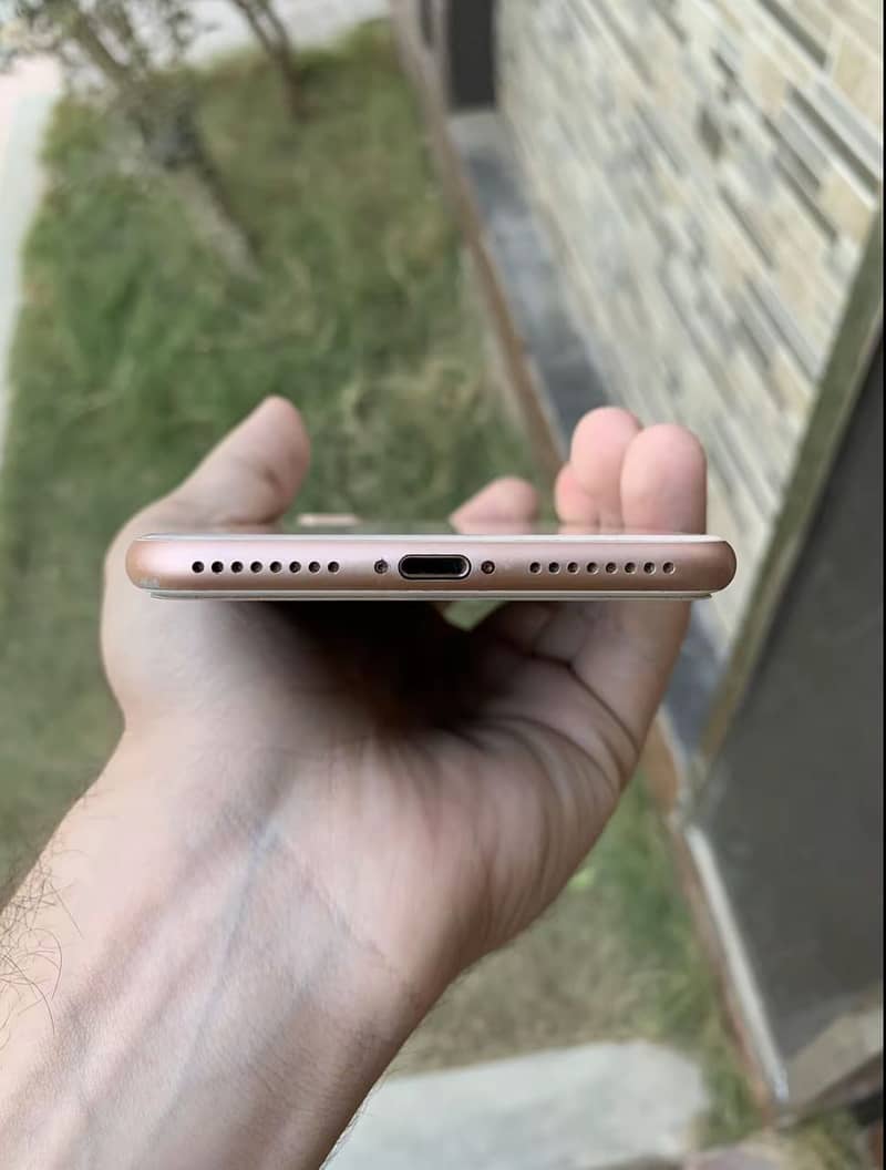 Apple iPhone 8 Plus 1