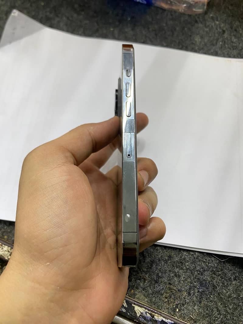 Apple iPhone 13 Pro 1