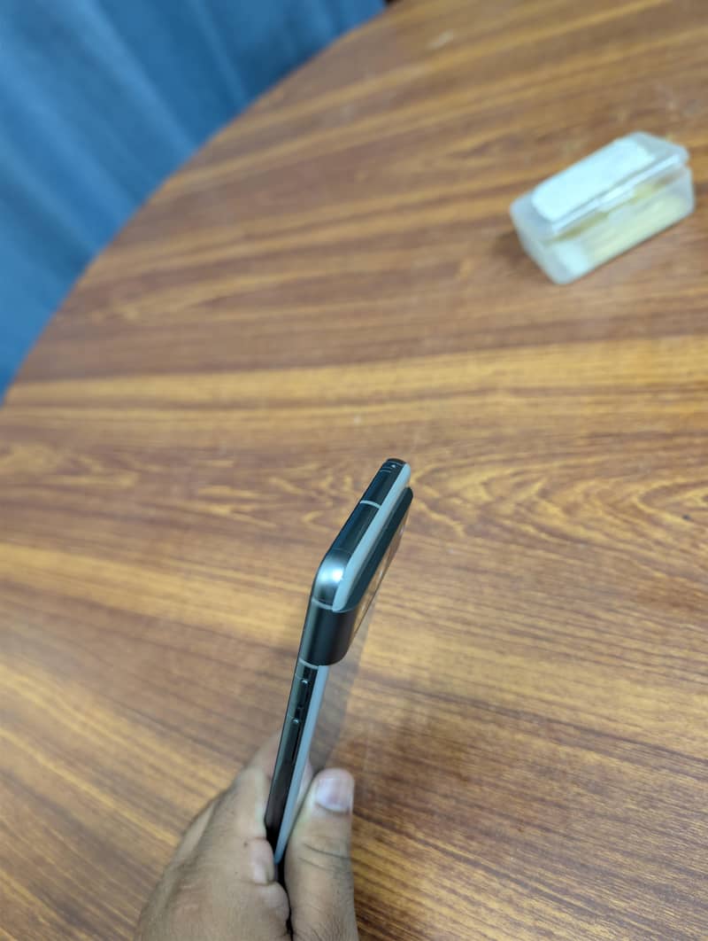 Google Pixel 8 6