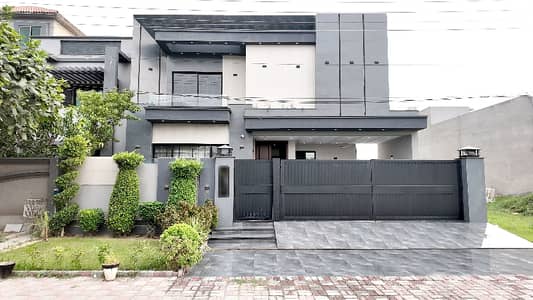 1 KANAL HOUSE FOR IN SALE MAIN BOULEVARD BEACON HOUSE SOCIETY LAHORE