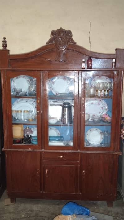 show case and safe almari 10/9 condition