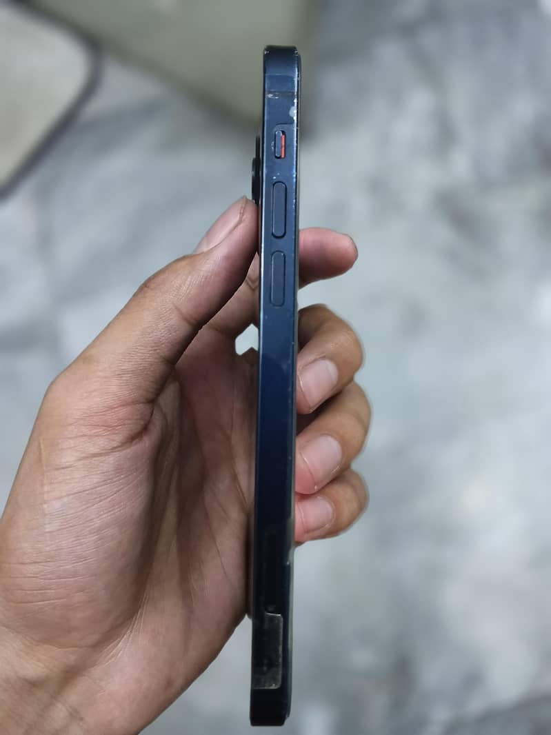 Apple iPhone 12 3