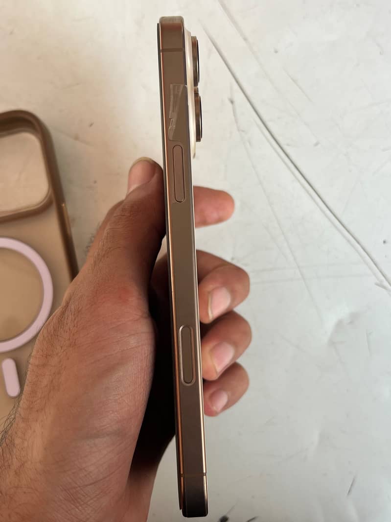 Apple iPhone 16 Pro Max 3