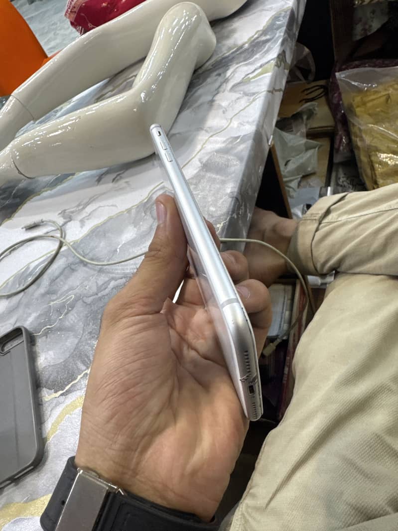Apple iPhone 8 Plus 1