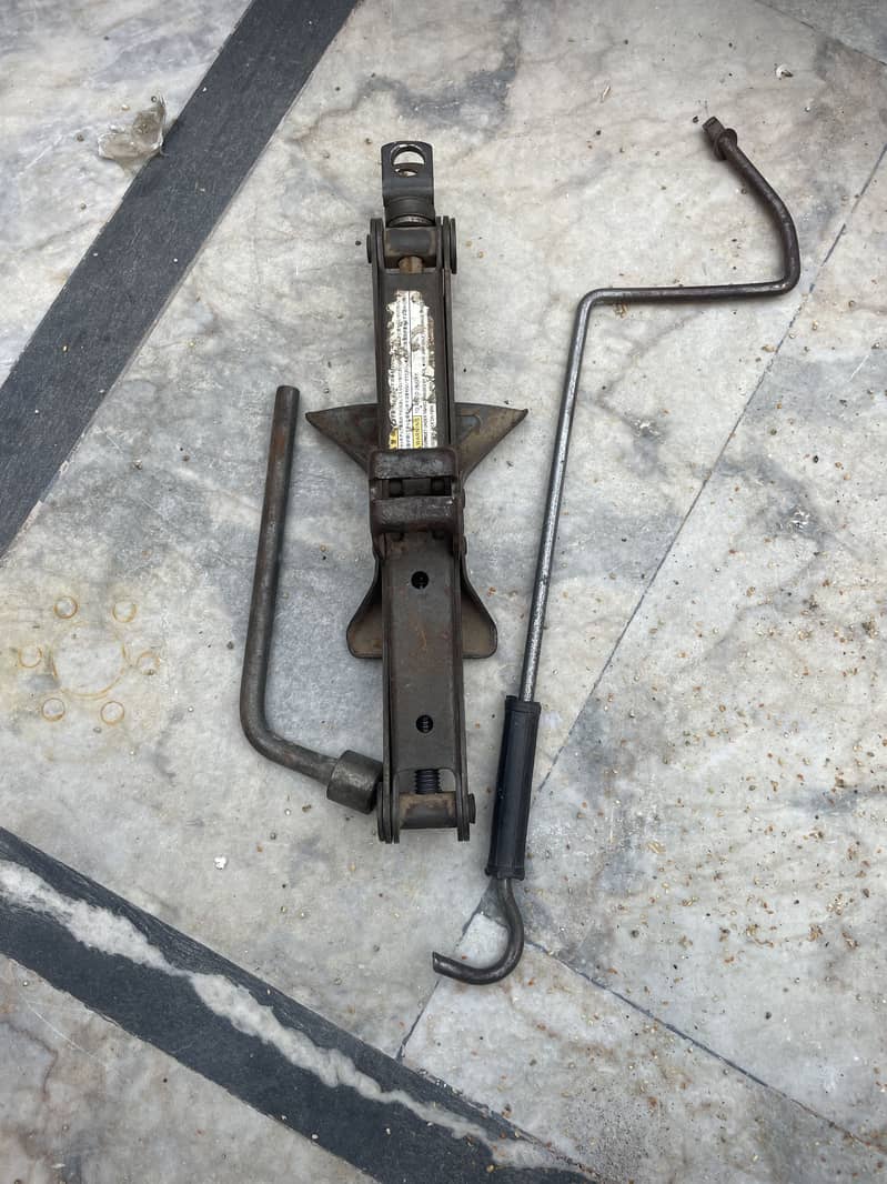 Car jack 0