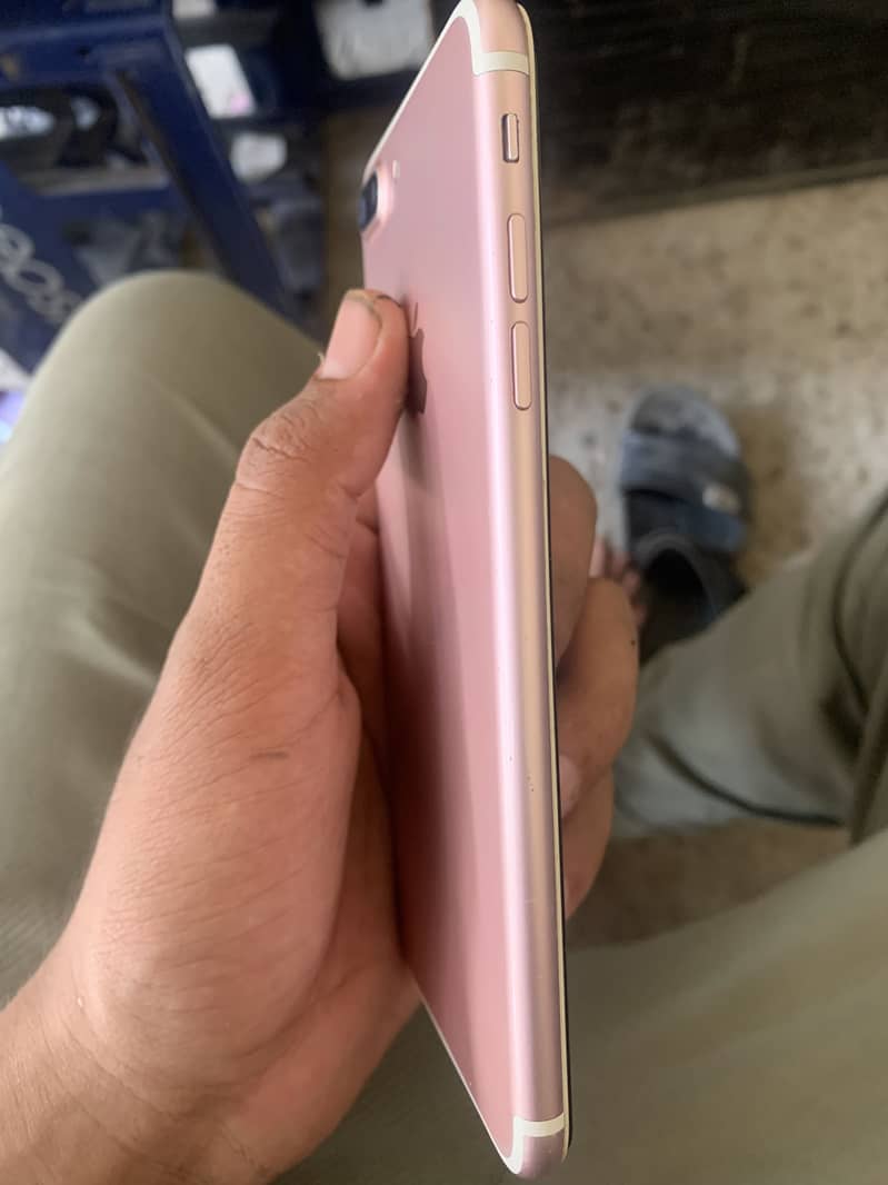 Apple iPhone 7 Plus 2