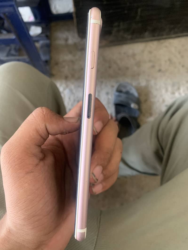 Apple iPhone 7 Plus 3
