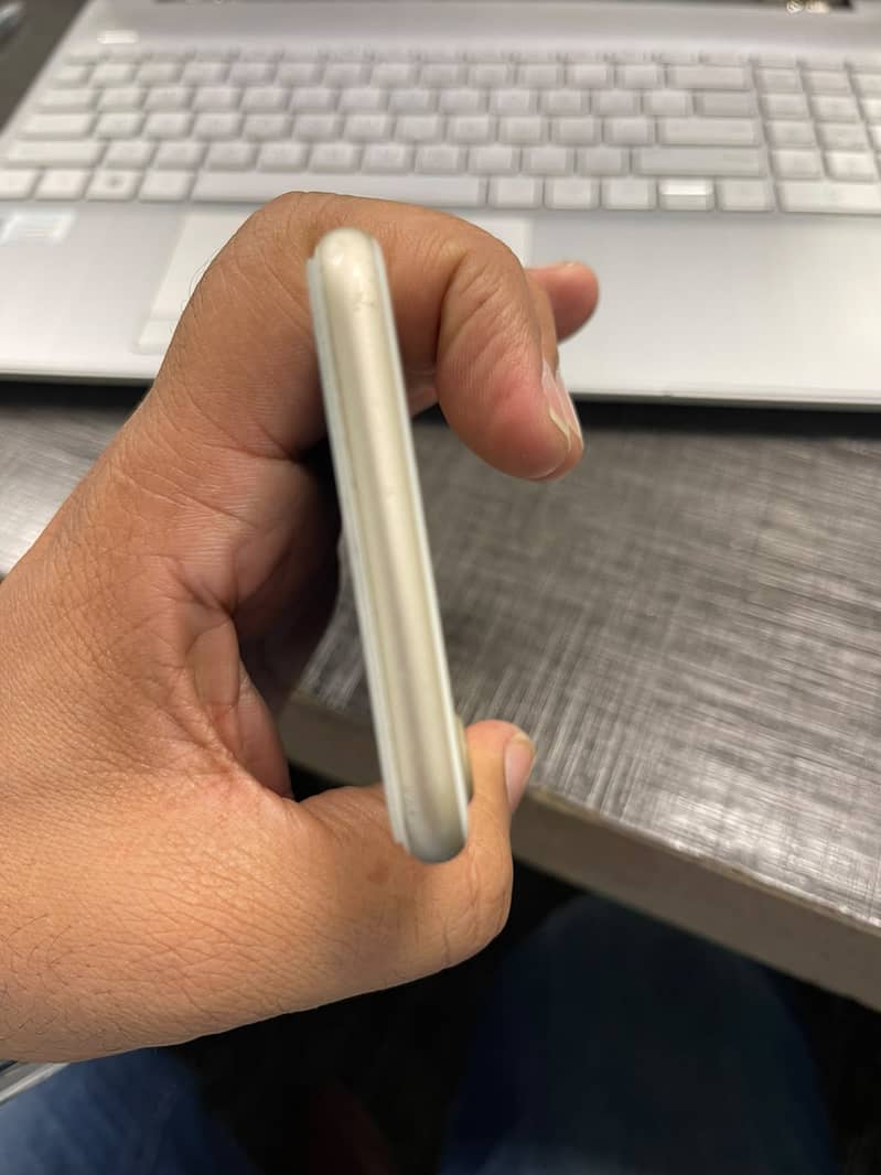 Apple iPhone 7 3