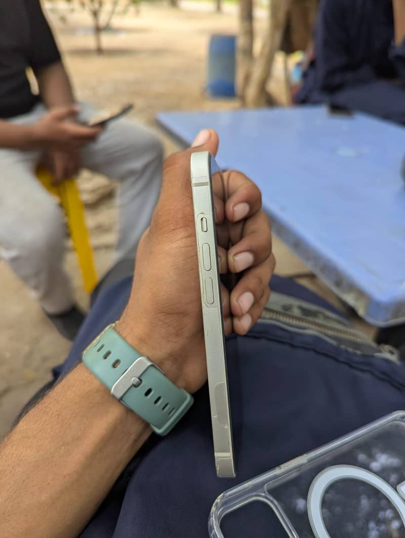 Apple iPhone 14 3